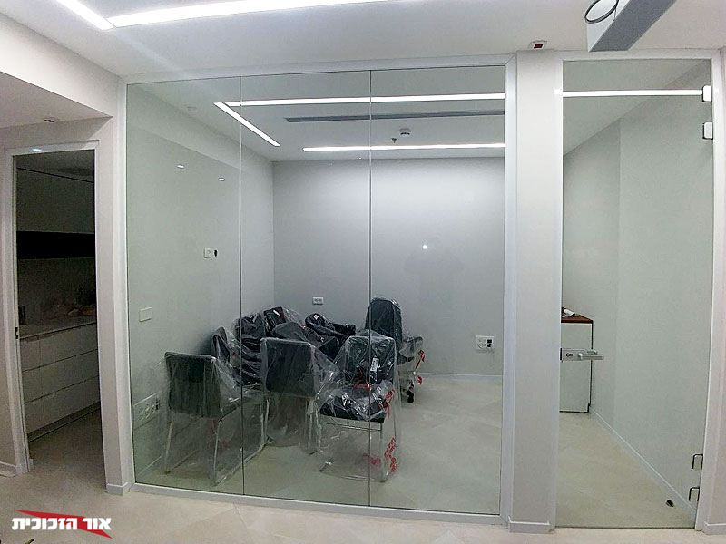 קירות זכוכית למשרדים